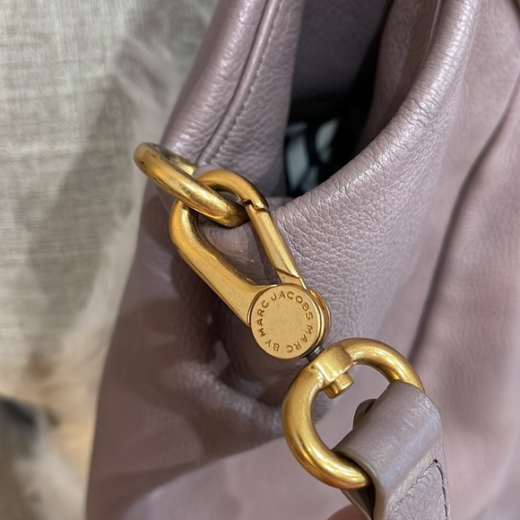 EUC Marc Jacobs Limited Edition Large Greyish Lilac Leather Tote with Crossbody - Picture 3 of 9